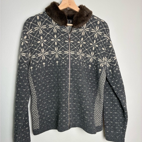 Maurices Gray and Cream Patterned Cardigan with Faux Fur Collar - Picture 1 of 4